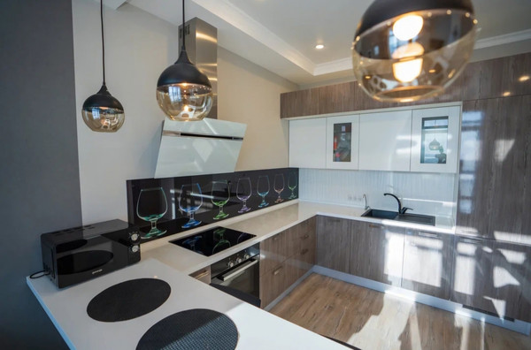 Продам трехкомнатную (3-комн.) квартиру, Оренбургский Тракт ул, 4Б, Казань г