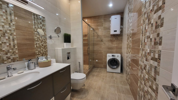 Продам трехкомнатную (3-комн.) квартиру, Оренбургский Тракт ул, 4Б, Казань г