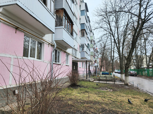 Продам двухкомнатную (2-комн.) квартиру, Строителей ул, 23, Новомичуринск г