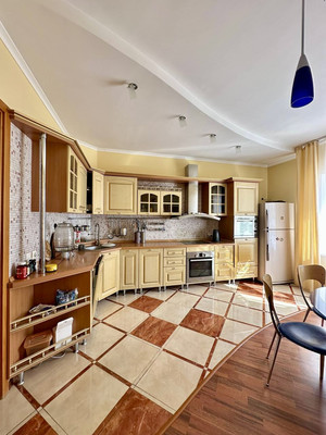 Продам трехкомнатную (3-комн.) квартиру, Комсомольская ул, 29, Ханты-Мансийск г