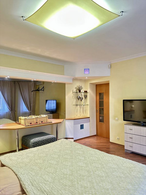 Продам трехкомнатную (3-комн.) квартиру, Комсомольская ул, 29, Ханты-Мансийск г