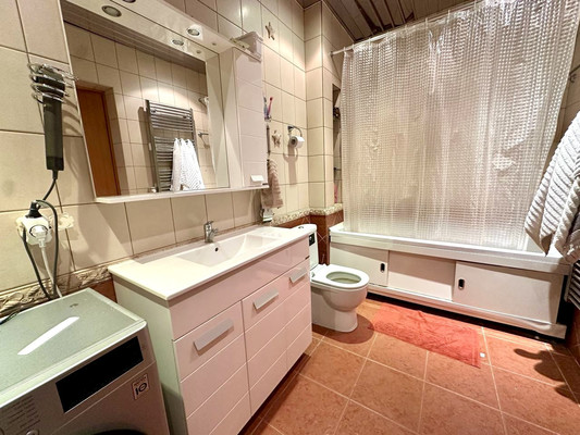 Продам трехкомнатную (3-комн.) квартиру, Комсомольская ул, 29, Ханты-Мансийск г