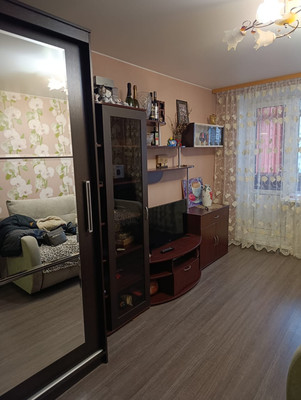 Сдам комнату в 6-комн. квартире, Заводской пр-кт, 60, Колпино г