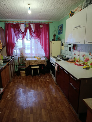 Сдам комнату в 6-комн. квартире, Заводской пр-кт, 60, Колпино г