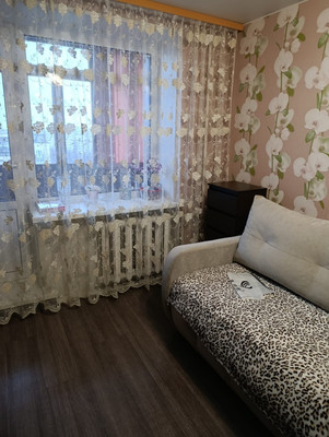 Сдам комнату в 6-комн. квартире, Заводской пр-кт, 60, Колпино г