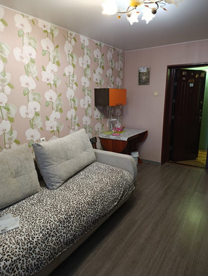 Сдам комнату в 6-комн. квартире, Заводской пр-кт, 60, Колпино г