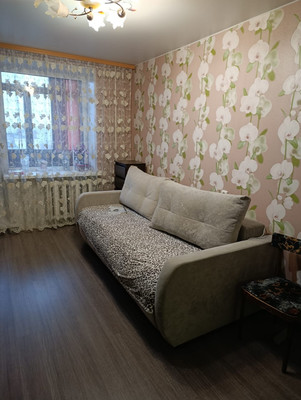 Сдам комнату в 6-комн. квартире, Заводской пр-кт, 60, Колпино г