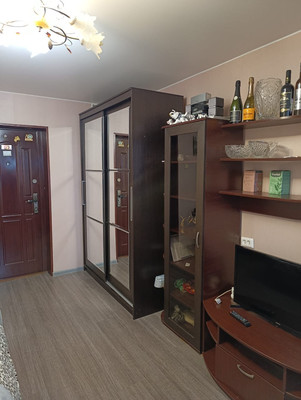 Сдам комнату в 6-комн. квартире, Заводской пр-кт, 60, Колпино г