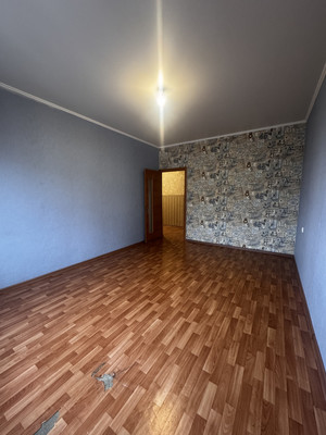 Продам трехкомнатную (3-комн.) квартиру, им. Александра Покрышкина ул, 4/5, Краснодар г