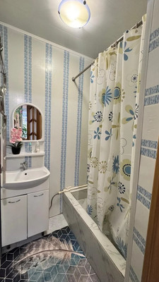 Продам трехкомнатную (3-комн.) квартиру, Фрунзе ул, 69, Туапсе г