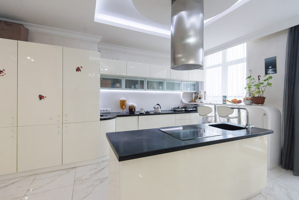 Продам трехкомнатную (3-комн.) квартиру, Варфоломеева ул, 222А, Ростов-на-Дону г