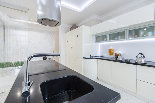 Продам трехкомнатную (3-комн.) квартиру, Варфоломеева ул, 222А, Ростов-на-Дону г