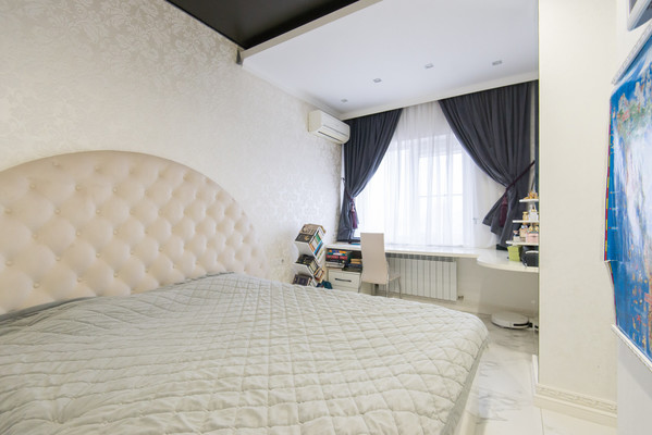 Продам трехкомнатную (3-комн.) квартиру, Варфоломеева ул, 222А, Ростов-на-Дону г