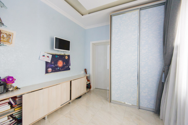 Продам трехкомнатную (3-комн.) квартиру, Варфоломеева ул, 222А, Ростов-на-Дону г