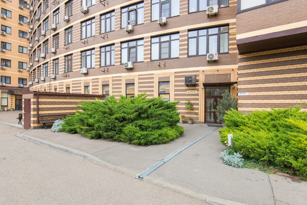 Продам трехкомнатную (3-комн.) квартиру, Варфоломеева ул, 222А, Ростов-на-Дону г