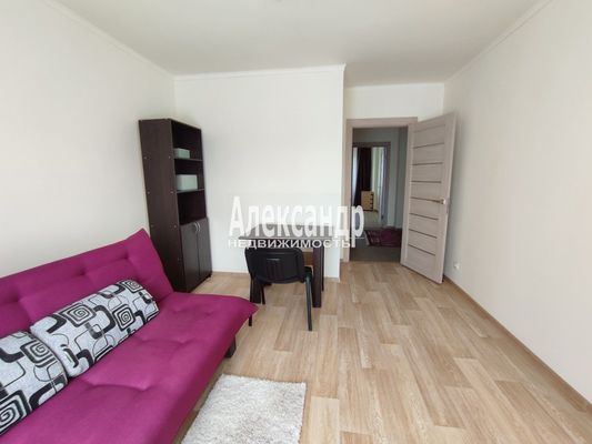 Продам двухкомнатную (2-комн.) квартиру, Екатерининская ул, 3/4, Мурино п