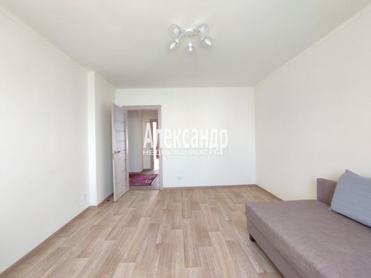 Продам двухкомнатную (2-комн.) квартиру, Екатерининская ул, 3/4, Мурино п