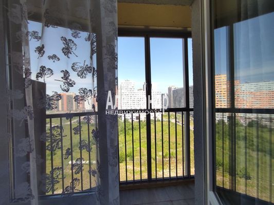 Продам двухкомнатную (2-комн.) квартиру, Екатерининская ул, 3/4, Мурино п