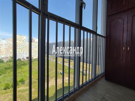 Продам двухкомнатную (2-комн.) квартиру, Екатерининская ул, 3/4, Мурино п