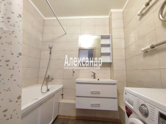 Продам двухкомнатную (2-комн.) квартиру, Екатерининская ул, 3/4, Мурино п