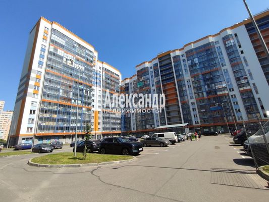 Продам двухкомнатную (2-комн.) квартиру, Екатерининская ул, 3/4, Мурино п