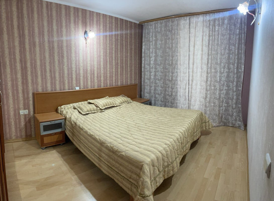 Продам двухкомнатную (2-комн.) квартиру, Севастопольская ул, 41к4, Симферополь г