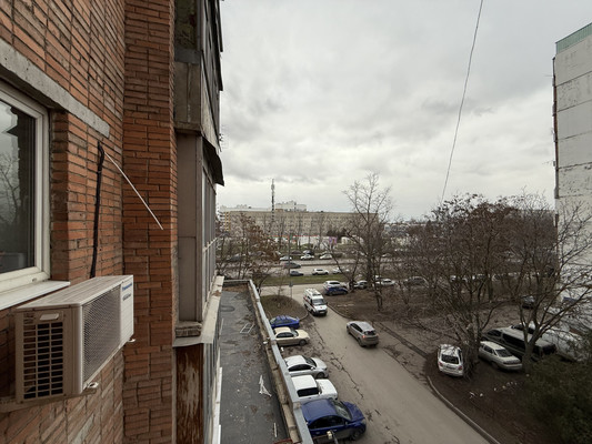 Продам трехкомнатную (3-комн.) квартиру, 339-й Стрелковой Дивизии ул, 15, Ростов-на-Дону г