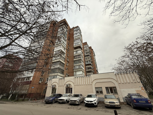 Продам трехкомнатную (3-комн.) квартиру, 339-й Стрелковой Дивизии ул, 15, Ростов-на-Дону г