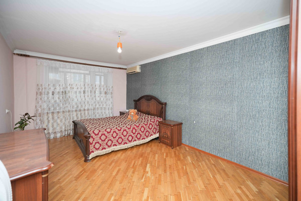 Продам трехкомнатную (3-комн.) квартиру, Черкасская ул, 43, Краснодар г