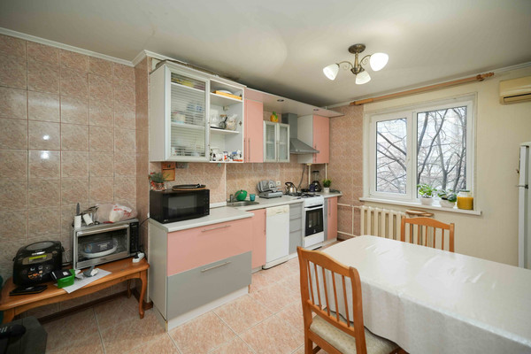 Продам трехкомнатную (3-комн.) квартиру, Черкасская ул, 43, Краснодар г