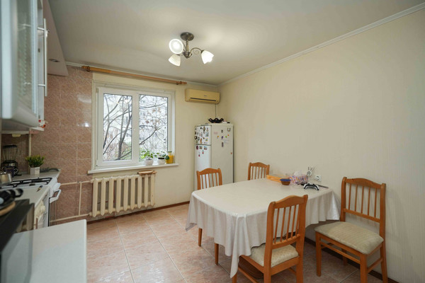 Продам трехкомнатную (3-комн.) квартиру, Черкасская ул, 43, Краснодар г