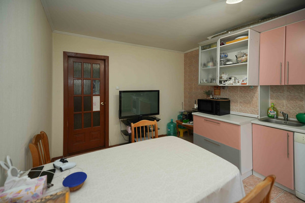 Продам трехкомнатную (3-комн.) квартиру, Черкасская ул, 43, Краснодар г