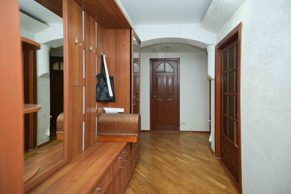 Продам трехкомнатную (3-комн.) квартиру, Черкасская ул, 43, Краснодар г