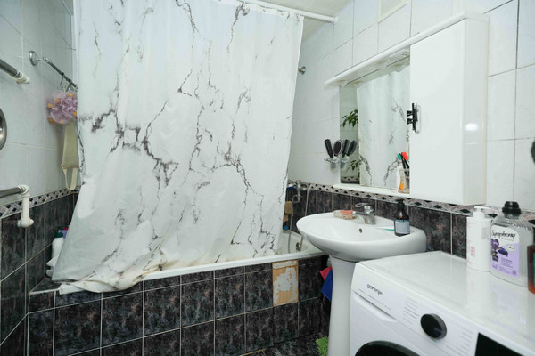 Продам трехкомнатную (3-комн.) квартиру, Черкасская ул, 43, Краснодар г