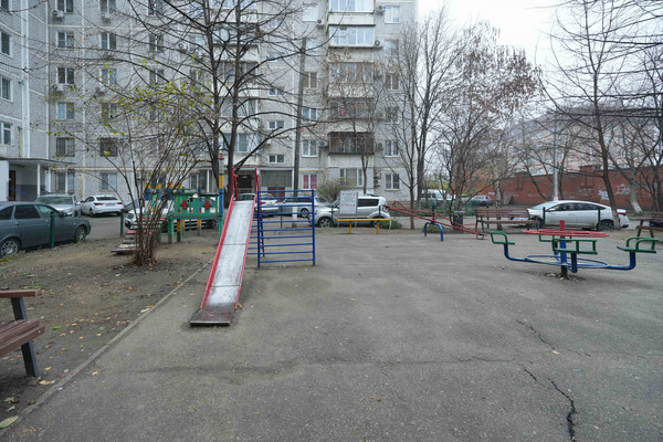 Продам трехкомнатную (3-комн.) квартиру, Черкасская ул, 43, Краснодар г