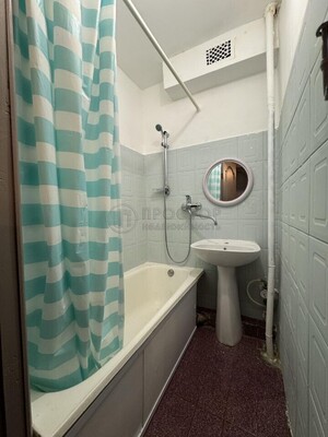 Продам трехкомнатную (3-комн.) квартиру, Старая Басманная ул, 9к2, Москва г