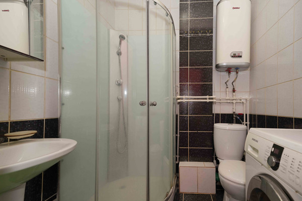 Продам однокомнатную (1-комн.) квартиру, 3-й Линии проезд, 161, Краснодар г