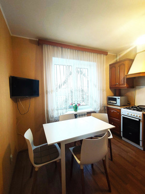 Продам трехкомнатную (3-комн.) квартиру, Пролетарская ул, 50А, Колпино г