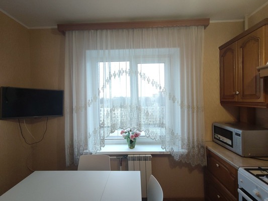 Продам трехкомнатную (3-комн.) квартиру, Пролетарская ул, 50А, Колпино г