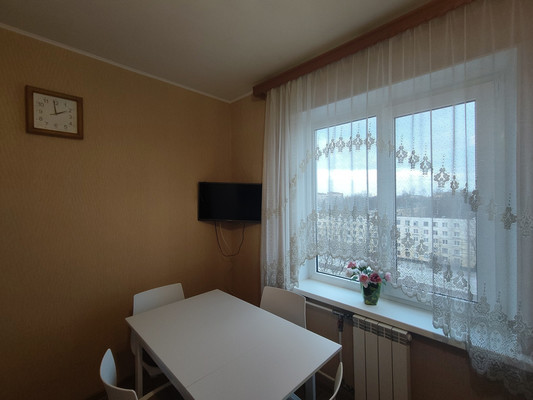 Продам трехкомнатную (3-комн.) квартиру, Пролетарская ул, 50А, Колпино г