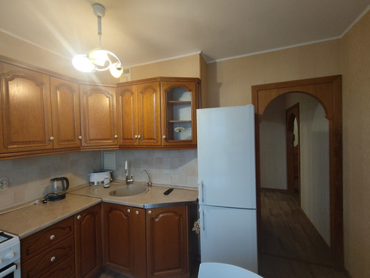 Продам трехкомнатную (3-комн.) квартиру, Пролетарская ул, 50А, Колпино г