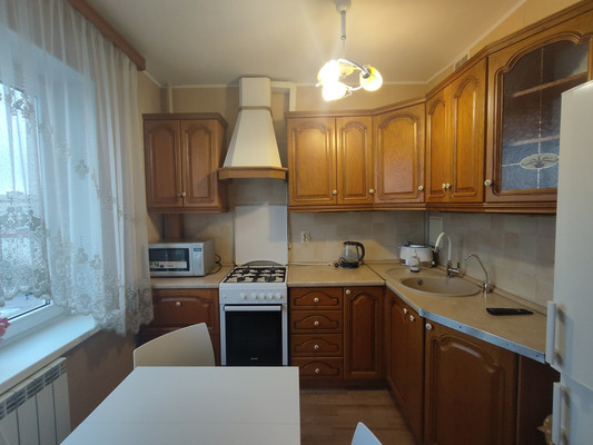 Продам трехкомнатную (3-комн.) квартиру, Пролетарская ул, 50А, Колпино г