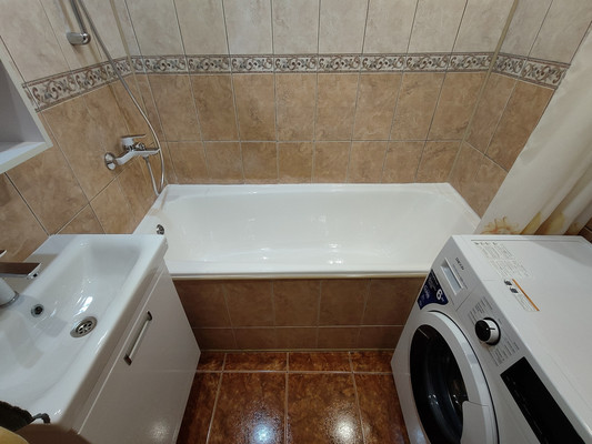 Продам трехкомнатную (3-комн.) квартиру, Пролетарская ул, 50А, Колпино г