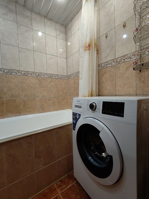 Продам трехкомнатную (3-комн.) квартиру, Пролетарская ул, 50А, Колпино г