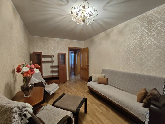 Продам трехкомнатную (3-комн.) квартиру, Пролетарская ул, 50А, Колпино г