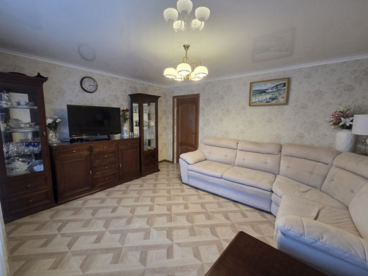 Продам трехкомнатную (3-комн.) квартиру, Октябрьская ул, 5, Пионерский г