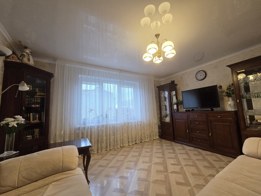 Продам трехкомнатную (3-комн.) квартиру, Октябрьская ул, 5, Пионерский г