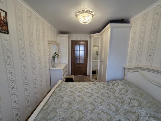 Продам трехкомнатную (3-комн.) квартиру, Октябрьская ул, 5, Пионерский г