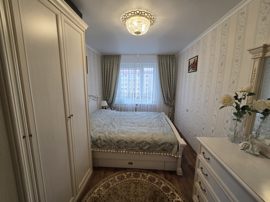 Продам трехкомнатную (3-комн.) квартиру, Октябрьская ул, 5, Пионерский г