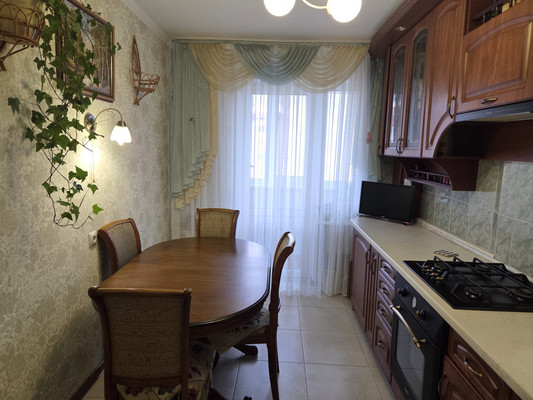 Продам трехкомнатную (3-комн.) квартиру, Октябрьская ул, 5, Пионерский г